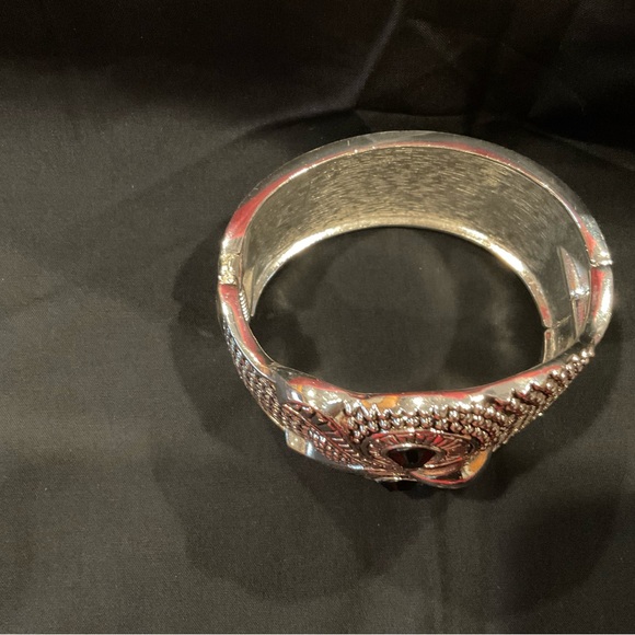 Bracelet, Silver colored wide band spring bracelet - Picture 3 of 7